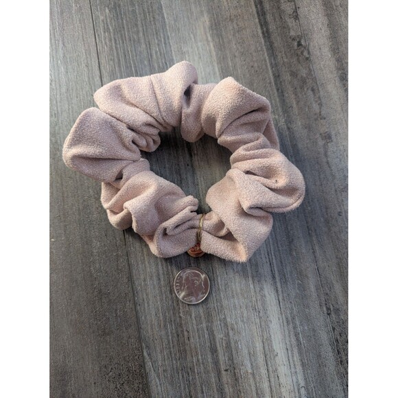 New Chanel Beauty Parfums GWP VIP Beige Gift  2X Hair Tie Band Scrunchie & Box - Picture 2 of 4